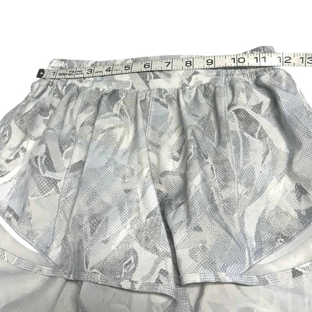 Lululemon Hottie Hot ll Women's Gray Patterned Shorts Size 4 Tall